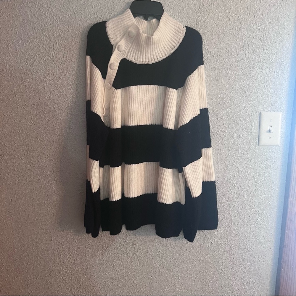Liz Claiborne Black and Cream Striped Turtleneck Sweater